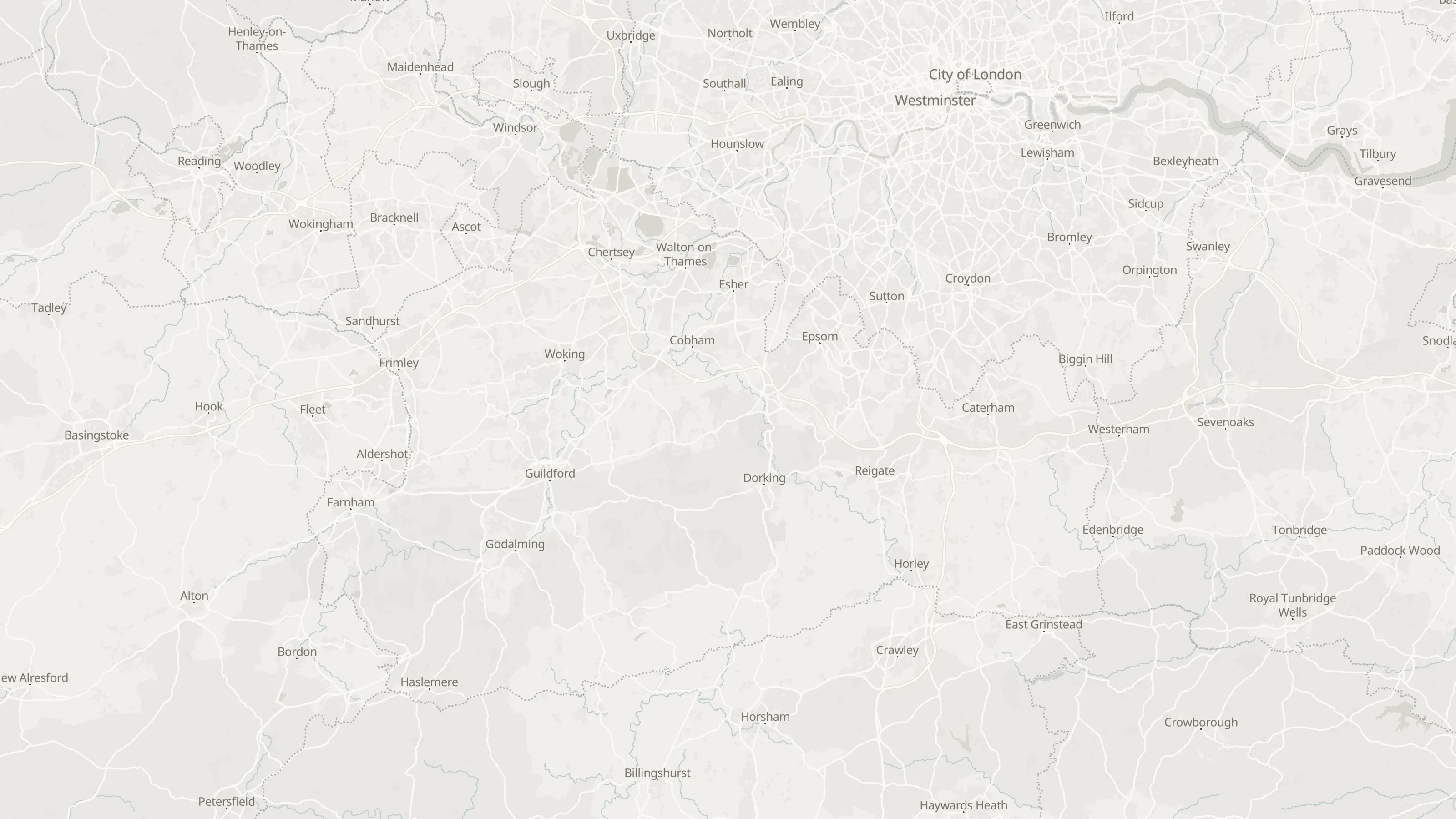 Map from Cranleigh to the airports served, with simultaneous routed lines and labelled airport points