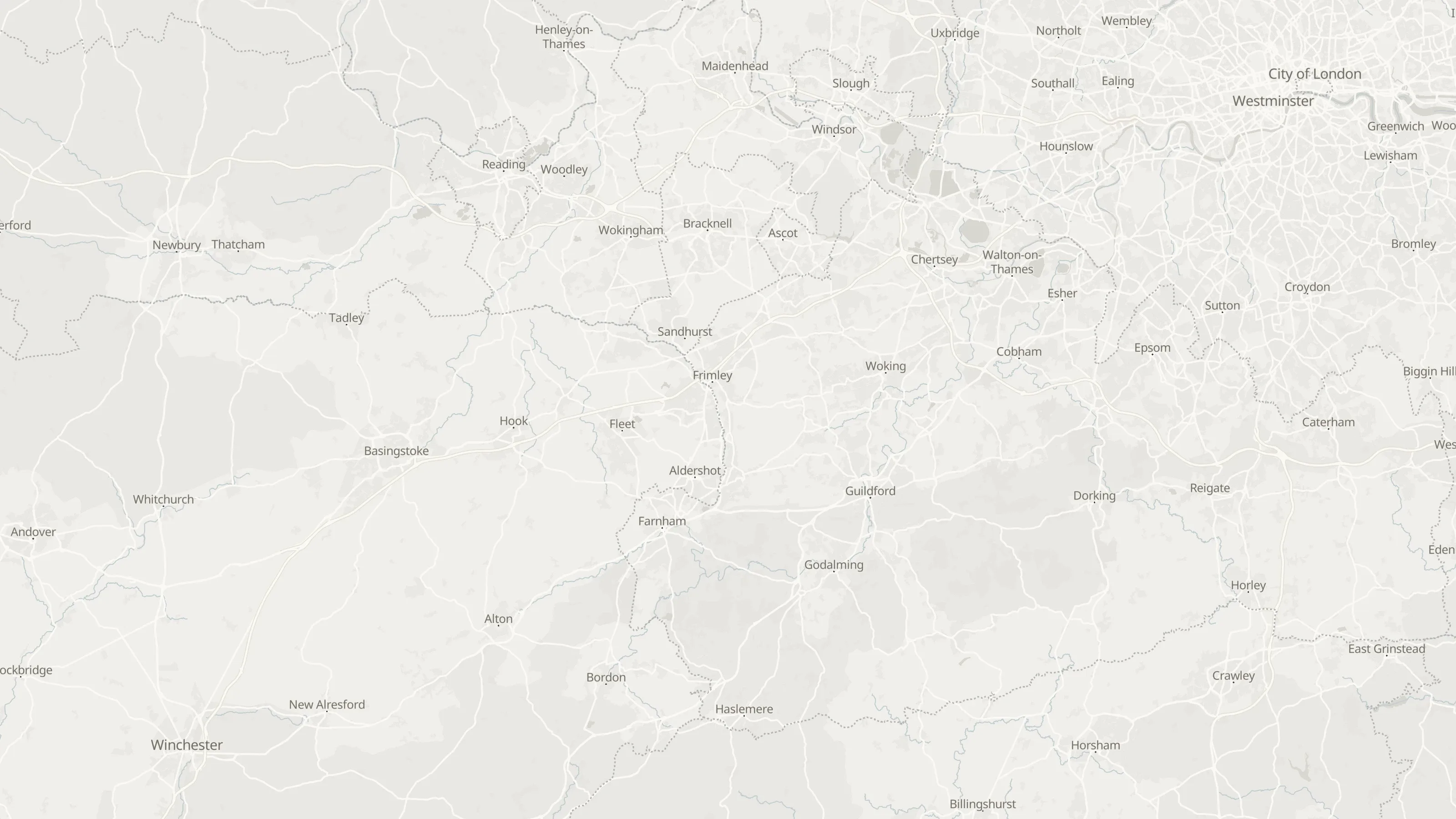 Map from Yateley to the airports served, with simultaneous routed lines and labelled airport points