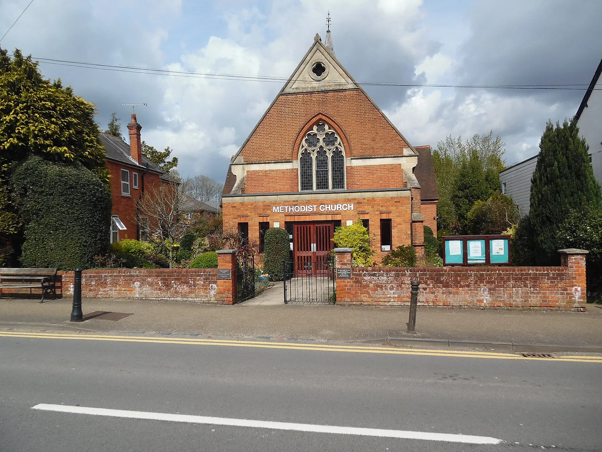 Crowthorne Methodist Church beside the village road in April 2022