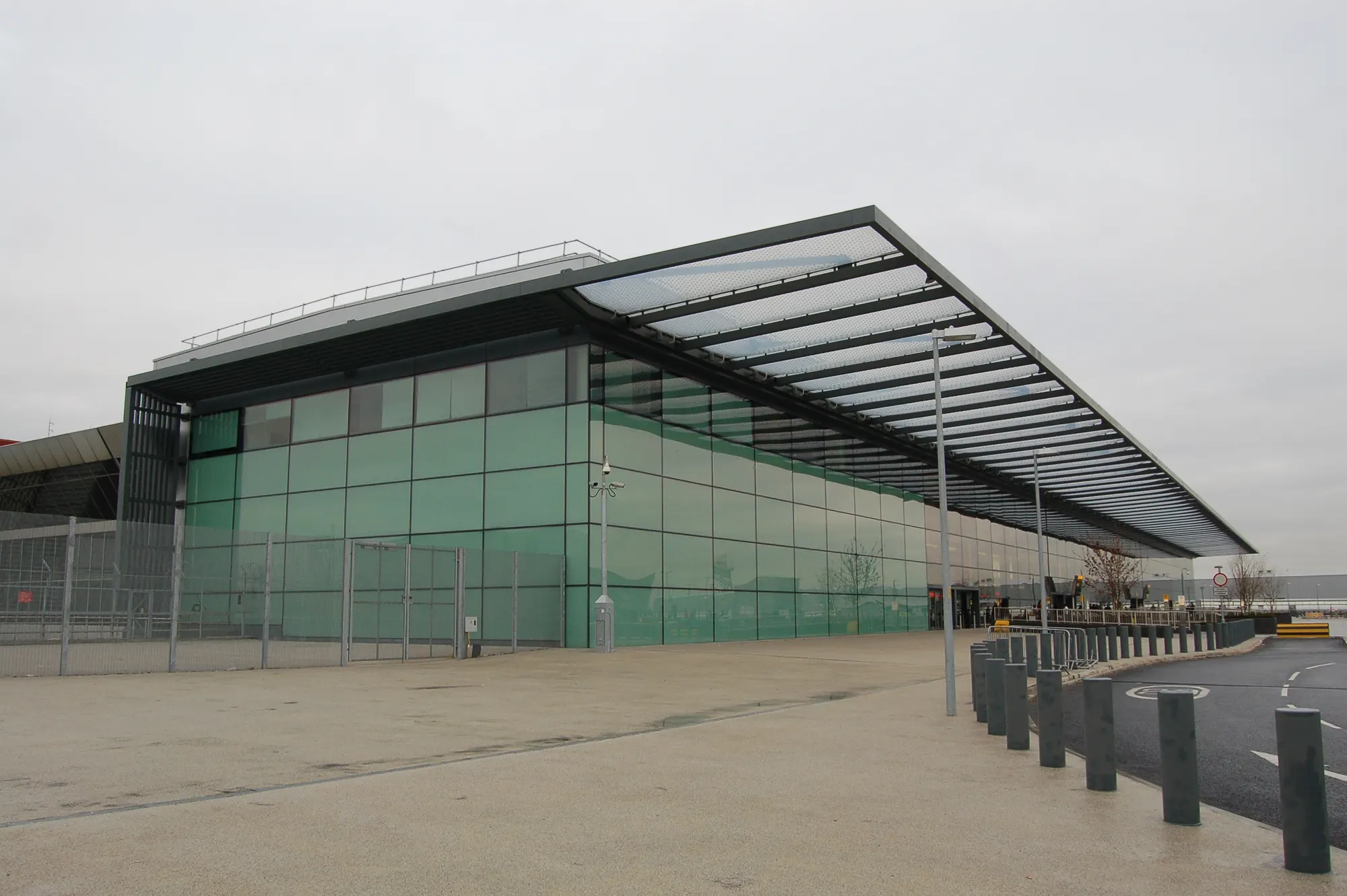 Heathrow Terminal 4 building and forecourt photographed in December 2010; historic view predates the 2026 car-park closure