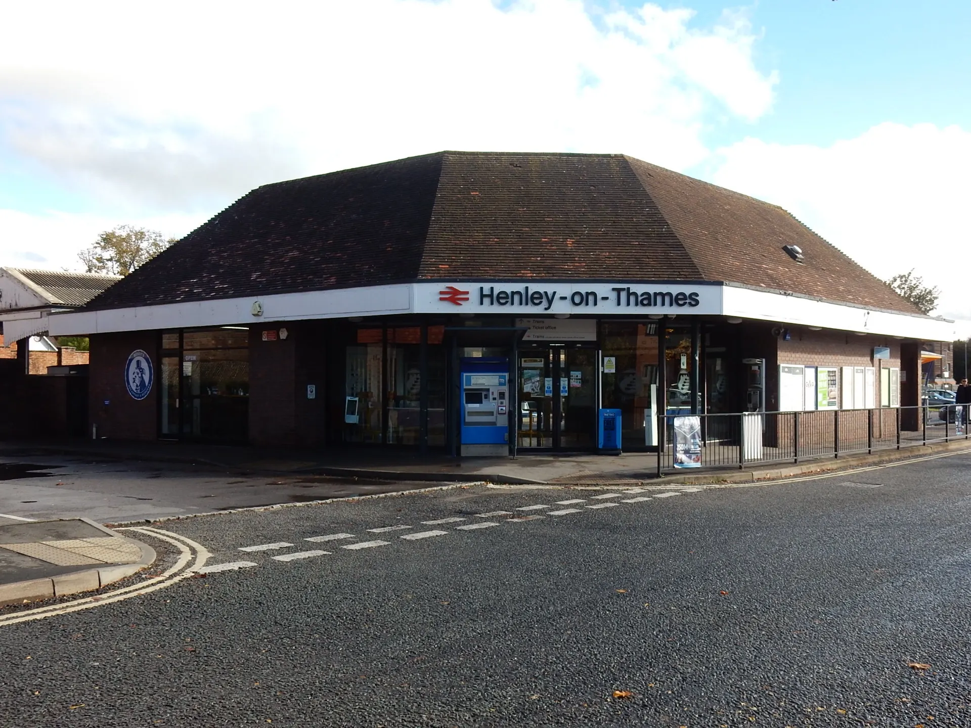 Entrance to Henley-on-Thames railway station in October 2022