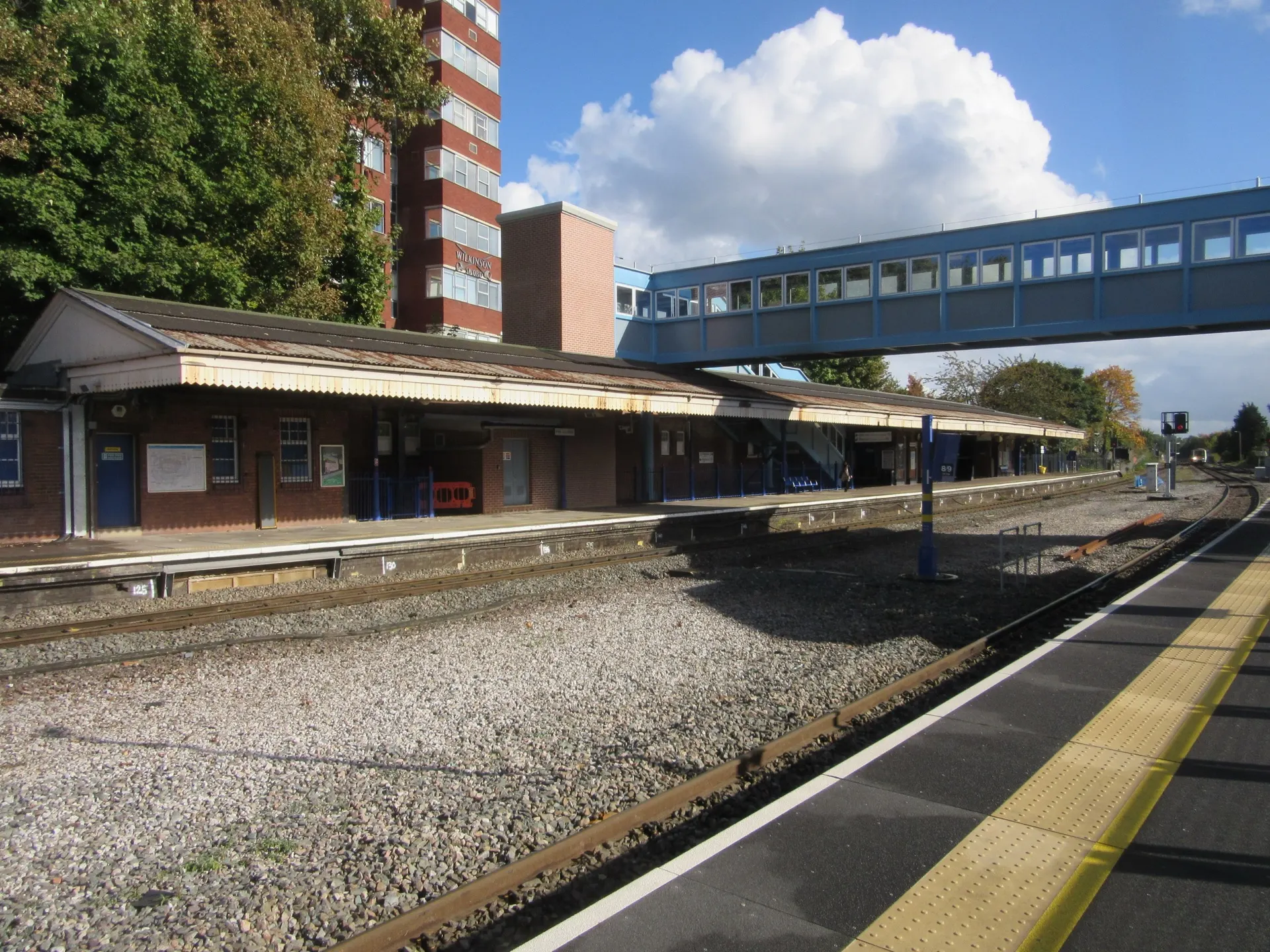 Platforms and footbridge at High Wycombe railway station in October 2016
