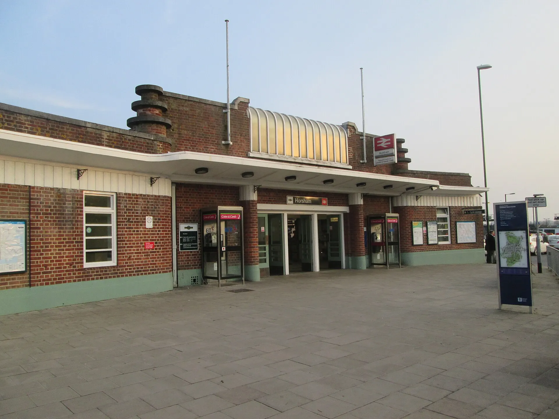Horsham railway station frontage in March 2016