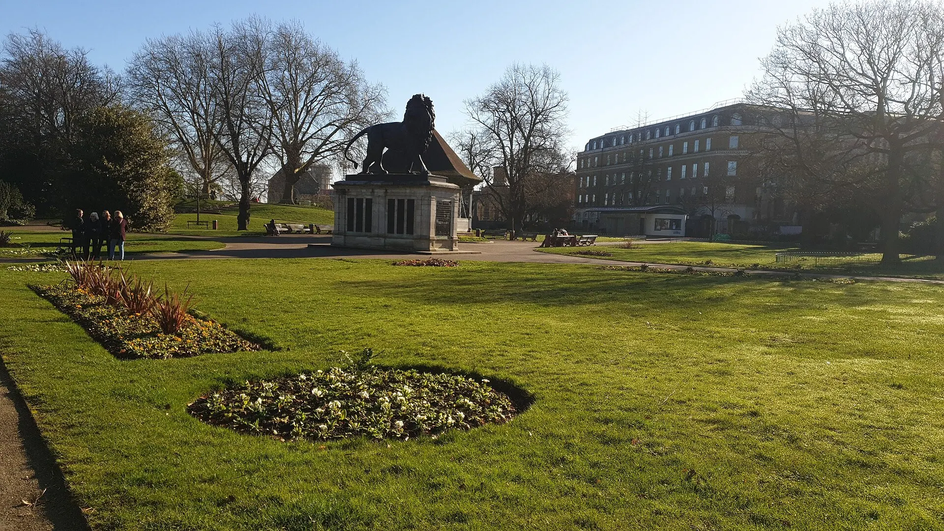 The Maiwand Lion and lawns in Forbury Gardens beside The Roseate Reading