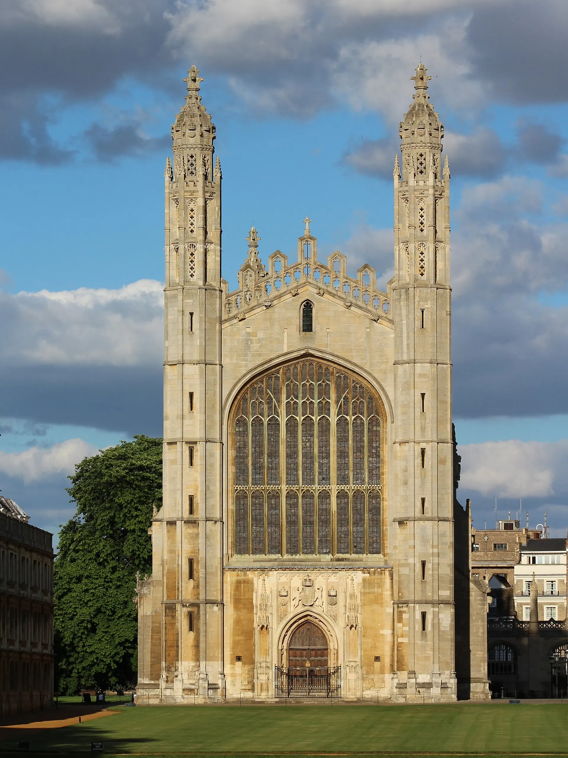 King’s College Chapel beside the River Cam in Cambridge