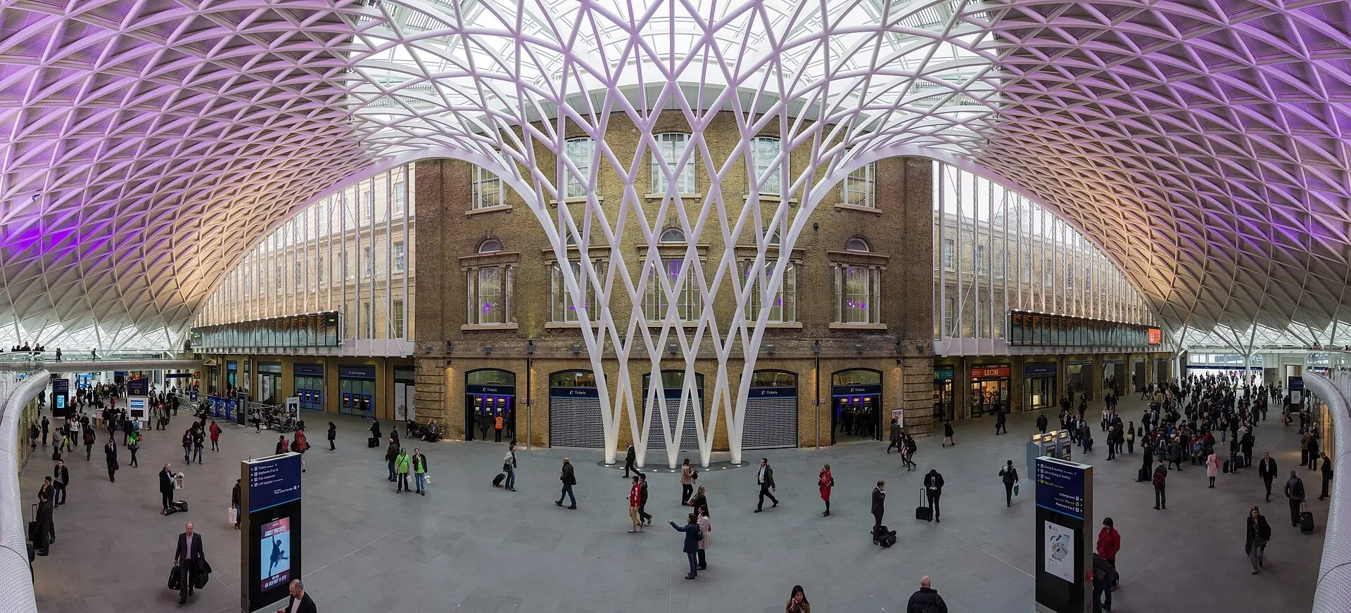 The vaulted Western Concourse at London King's Cross station