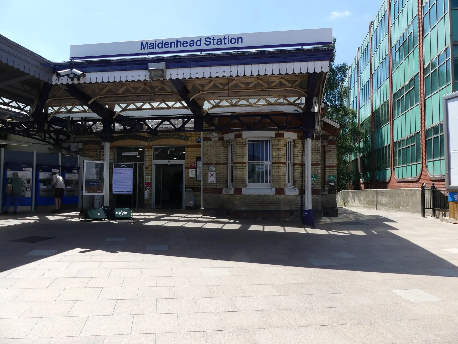 Entrance to Maidenhead station in June 2022