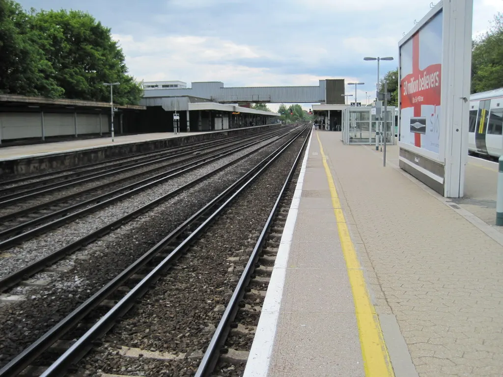 Platforms and station at Redhill in May 2010