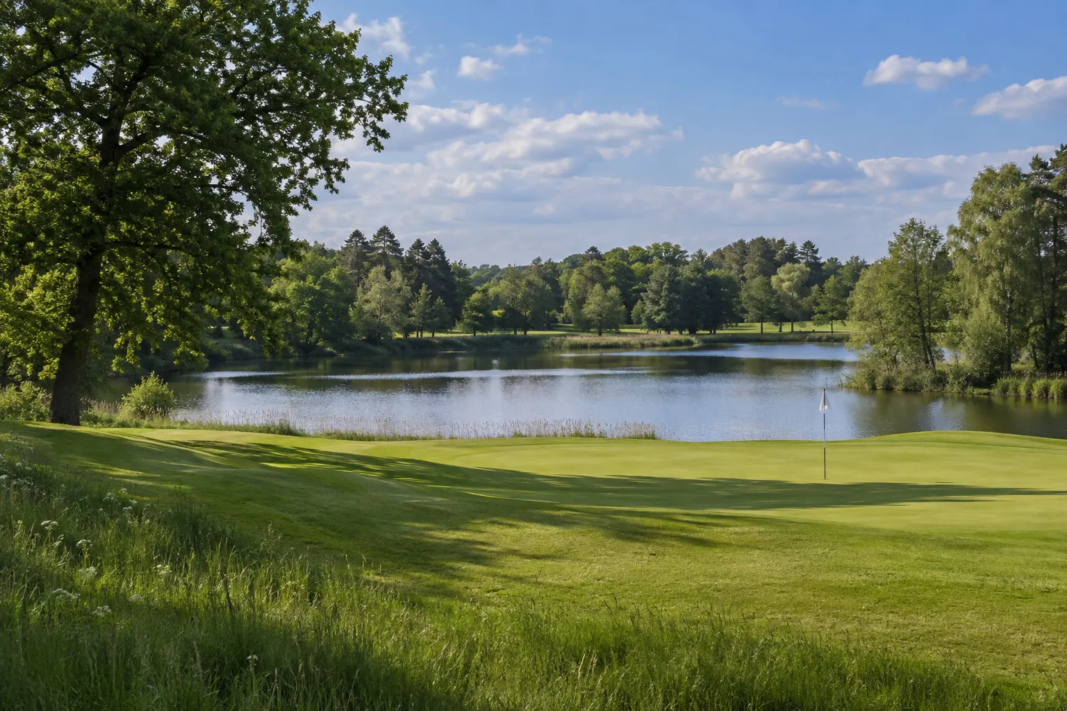 Illustrative green beside the lake at Bearwood Lakes Golf Club