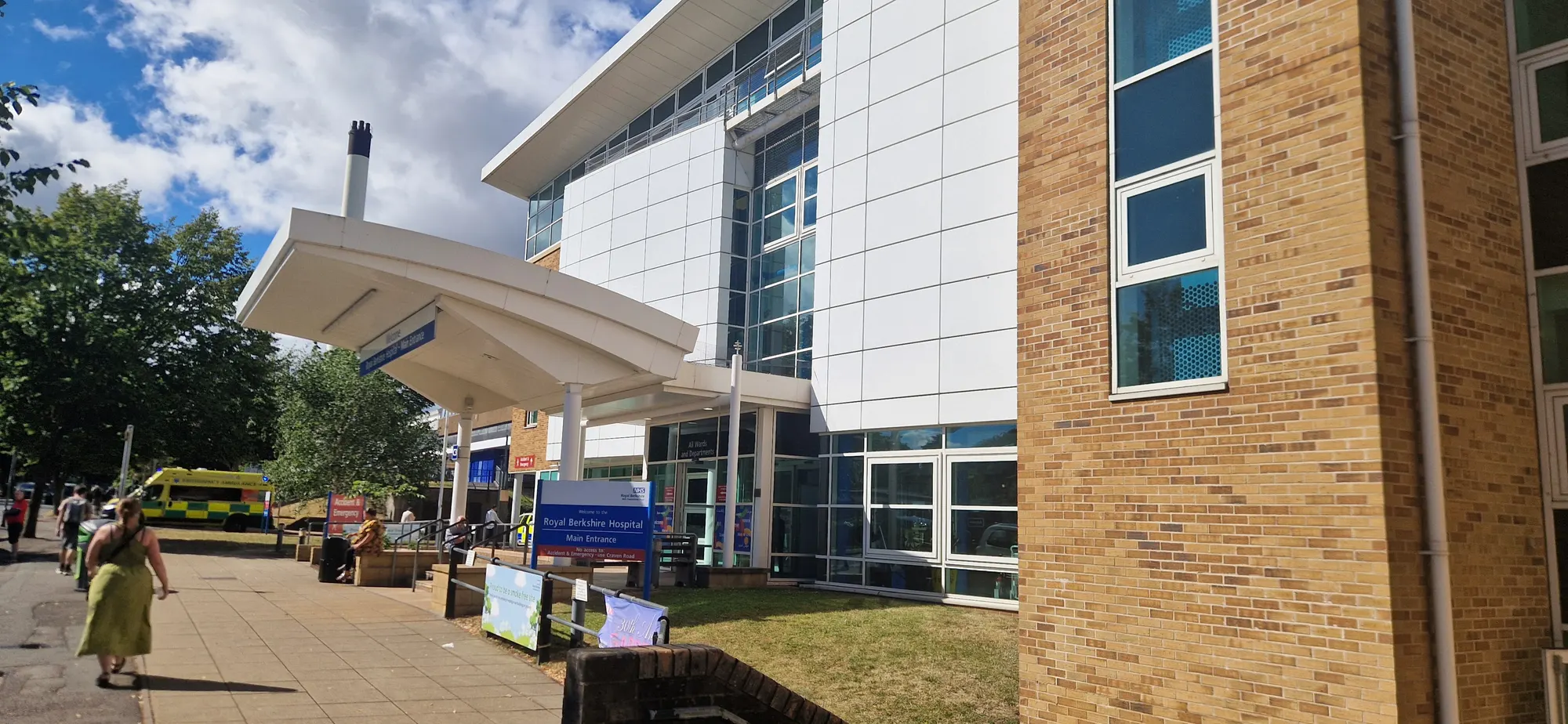 Royal Berkshire Hospital main entrance photographed in 2026