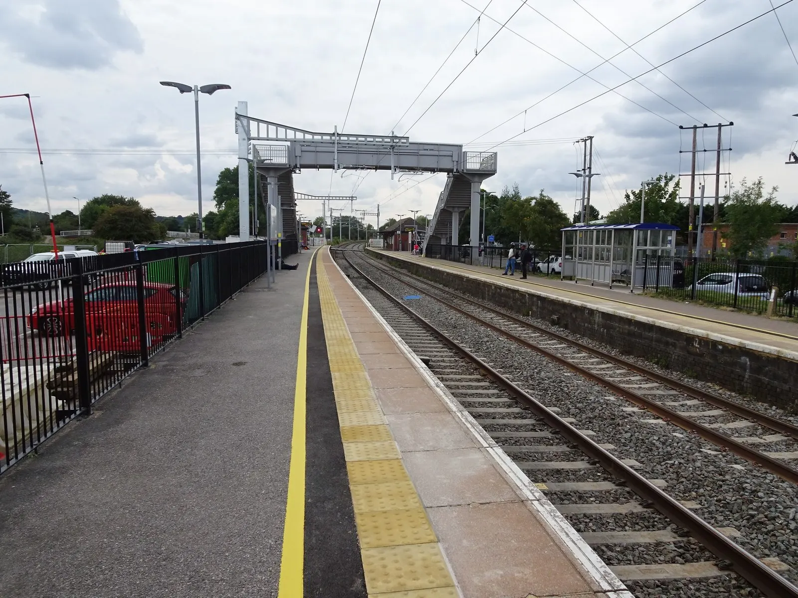 Platforms at Thatcham railway station in August 2018