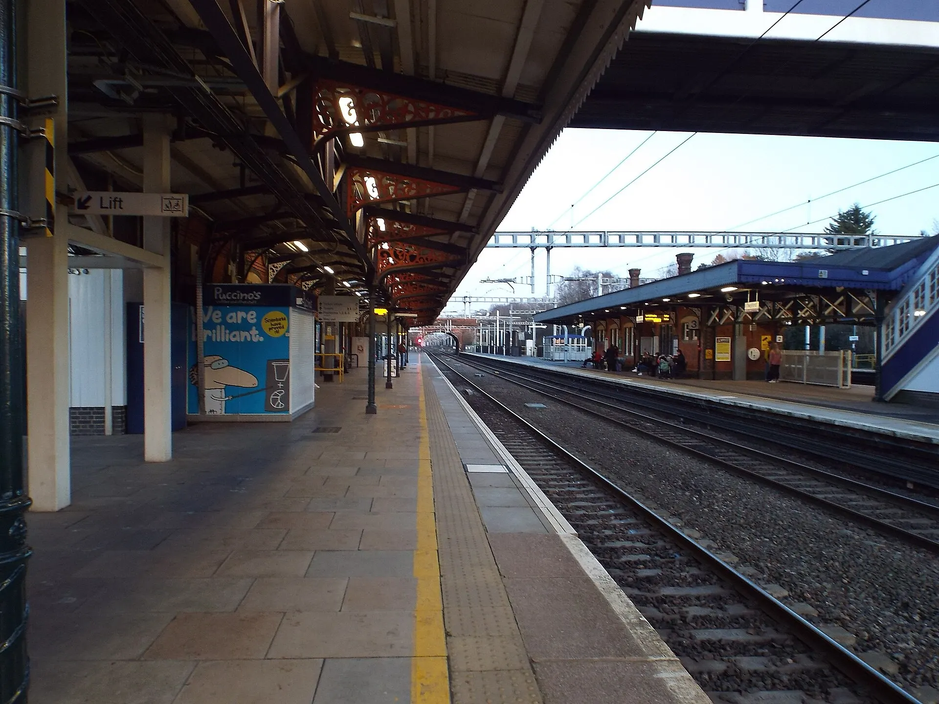 The covered platform at Twyford station