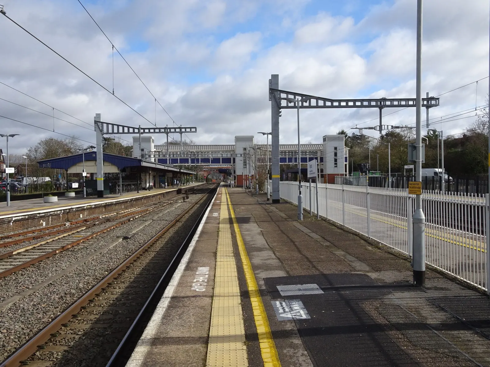 The platforms and footbridge at Twyford station