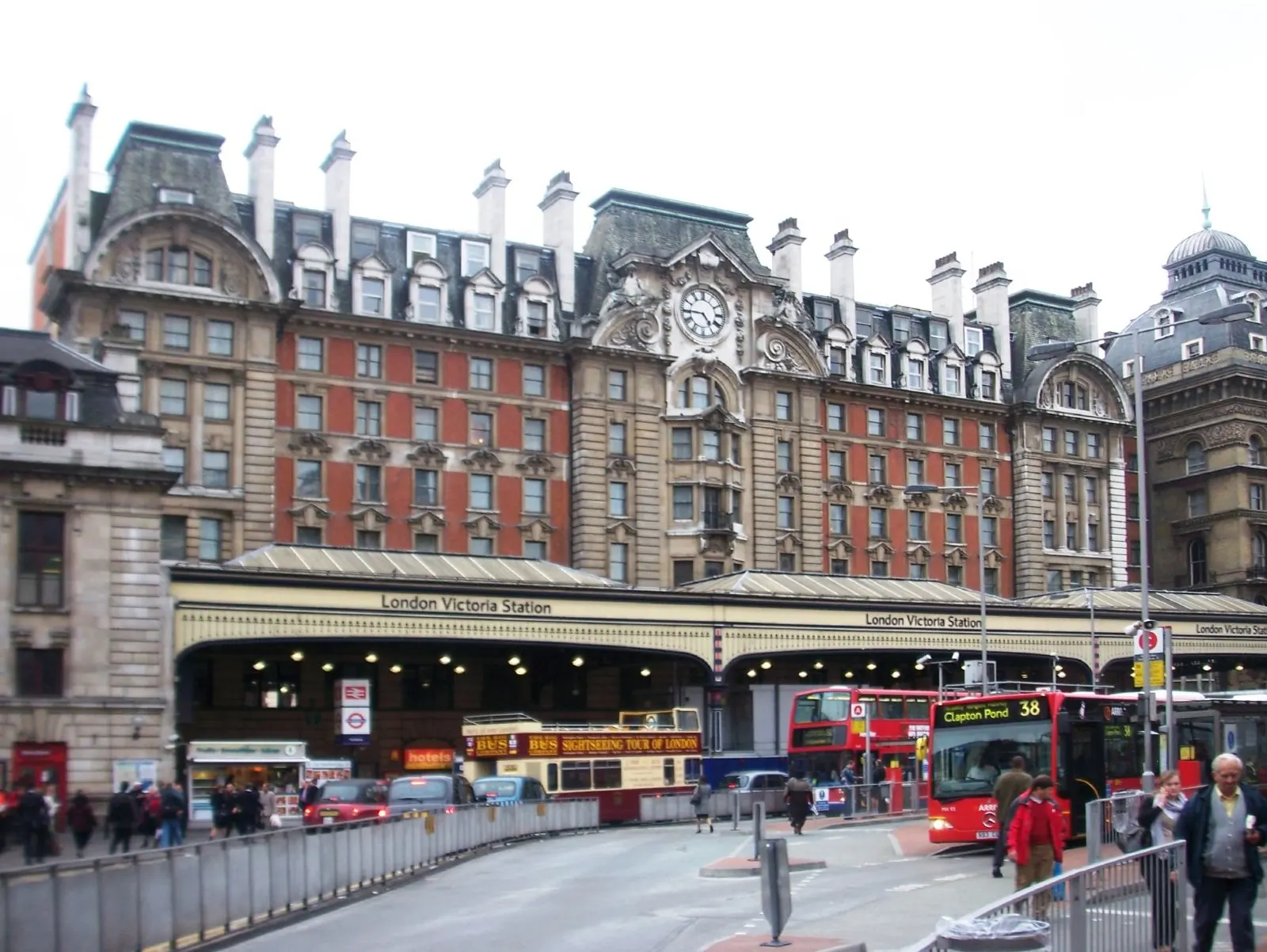 Platforms and trains at London Victoria station