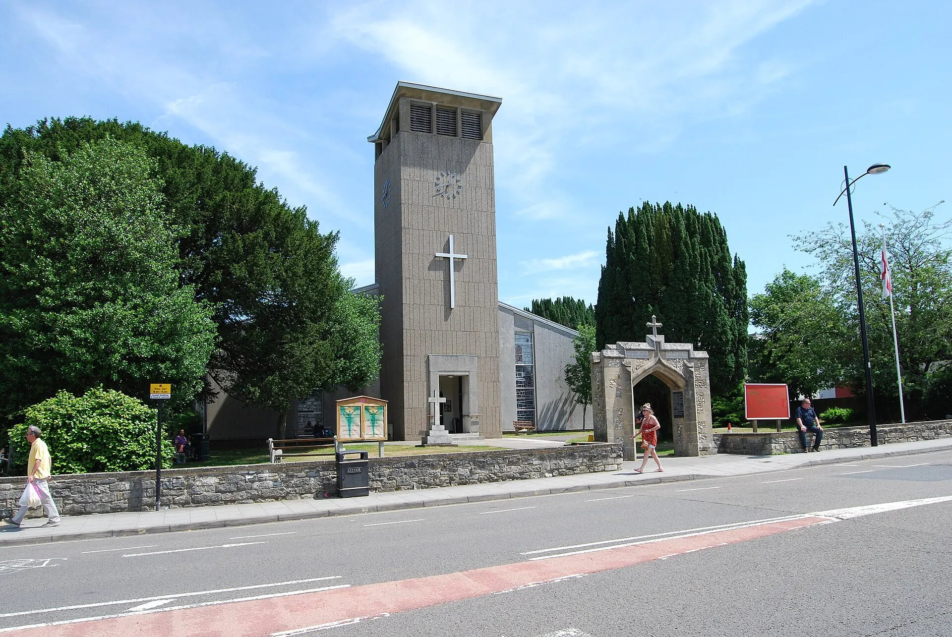 Parish Church of St George the Martyr in Waterlooville in July 2015