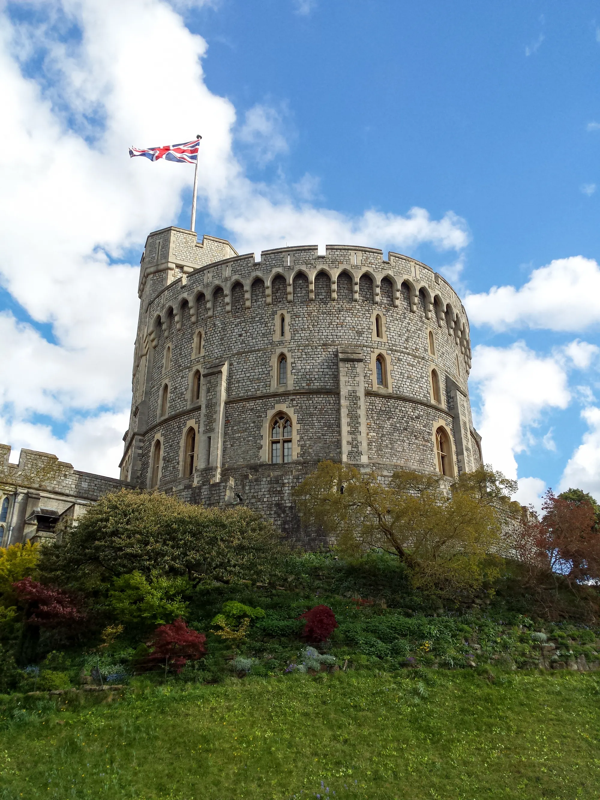 The Round Tower at Windsor Castle beneath a blue sky